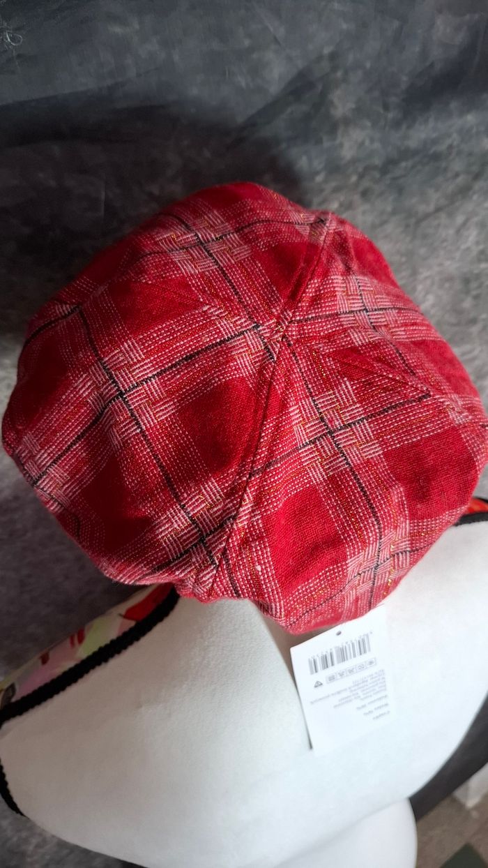 Casquette gavroche style rétro rouge à carreaux - photo numéro 5