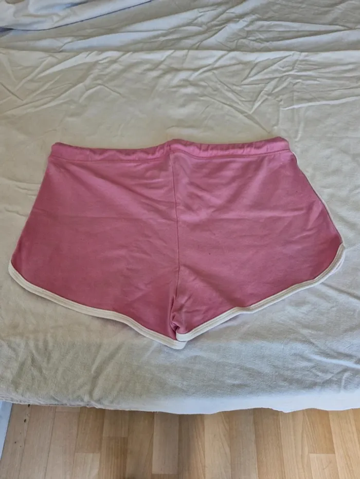 Crop top plus un mini short Paris 2024 - photo numéro 4