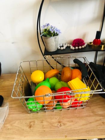 Vrai, panier, plus fruits en plastique