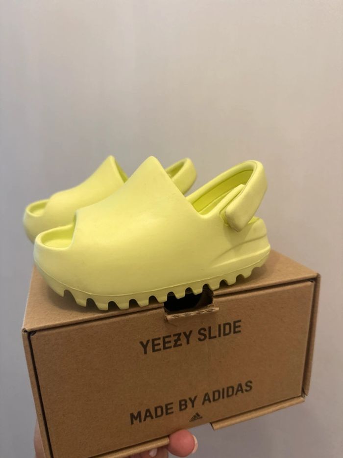 Sandales Adidas Yeezy bébé - photo numéro 3