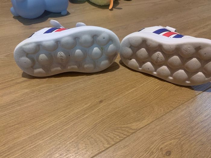 Basket adidas taille 23 - photo numéro 3