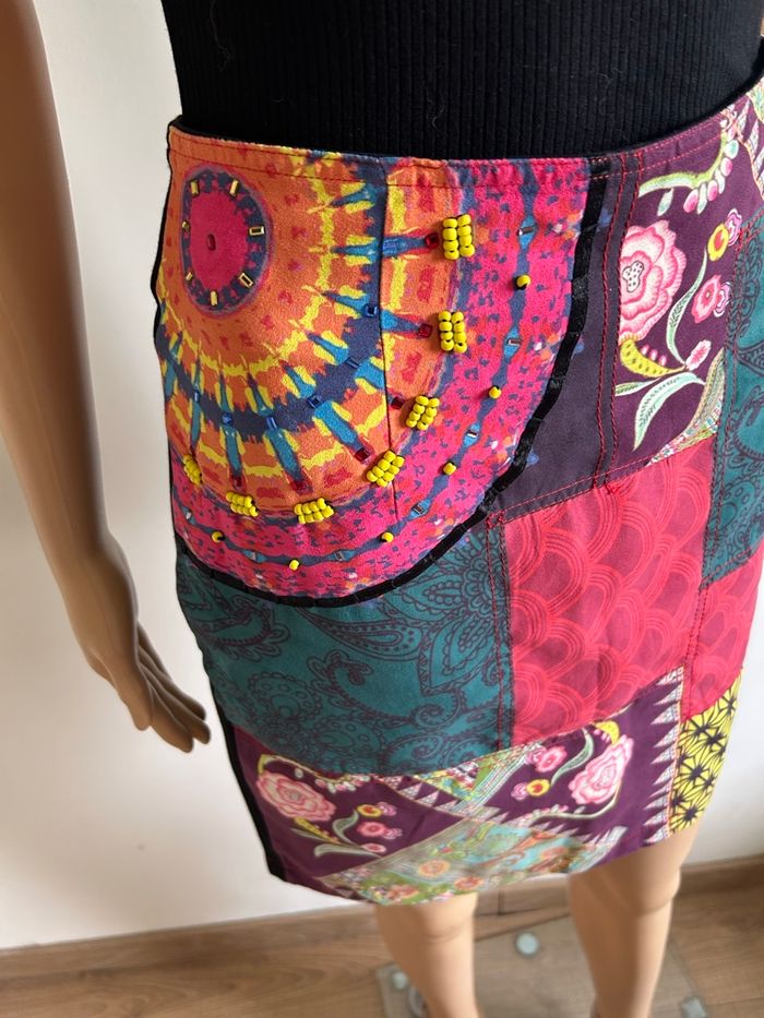 Jupe noire et multicolore Desigual taille 36 jamais portée - photo numéro 4