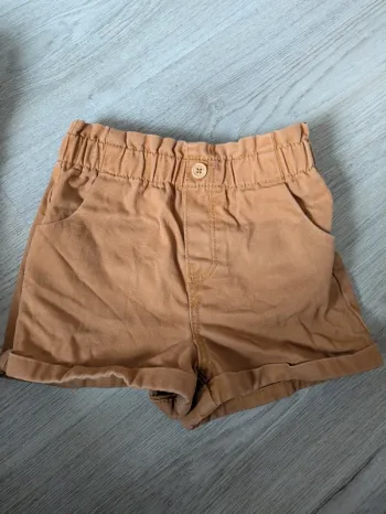 Short 23 mois