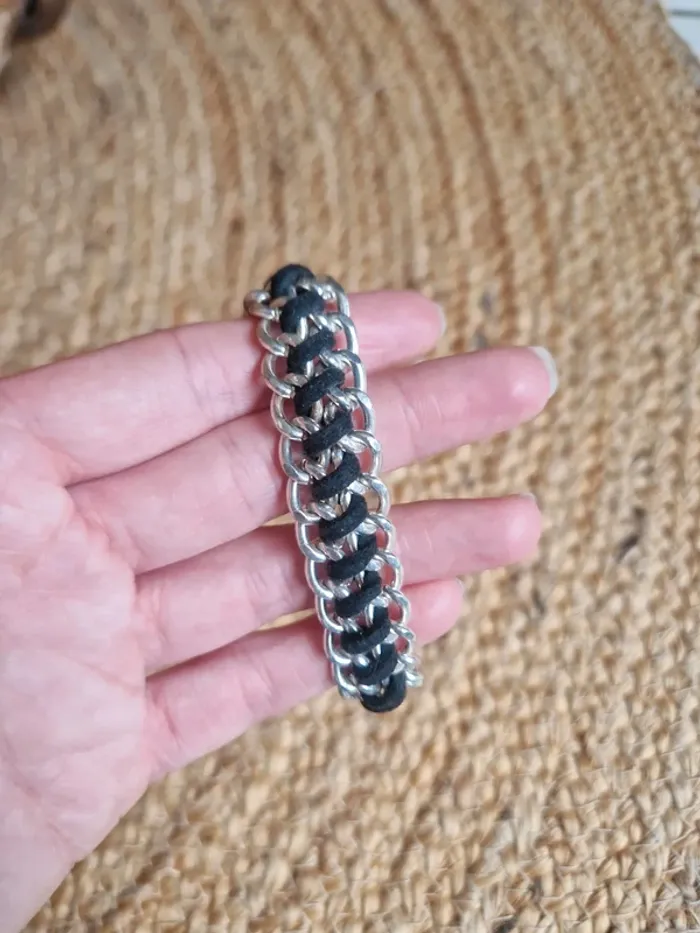 Jolie bracelet noir et argenté réglable - photo numéro 2