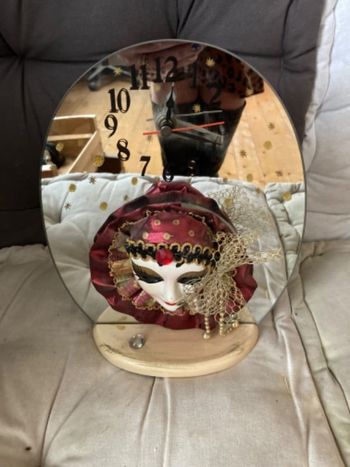 Jolie horloge 🕰️ miroir avec masque de Venise 🎭