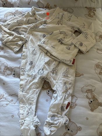 Pyjama avec bonnet assortie