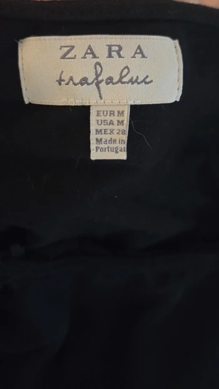 Haut asymétrique noir ZARA Trafaluc – épaule cloutée – Taille M - photo numéro 7