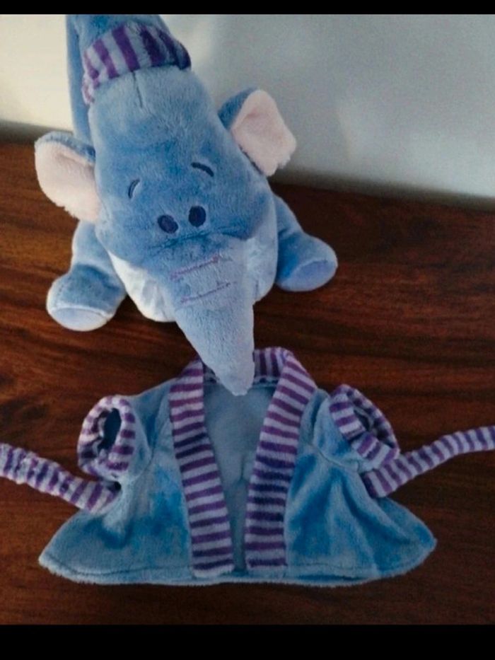 Peluche Lumpy avec son peignoir l'éléphant de Winnie l'Ourson Nicotoy