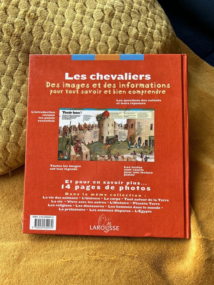 L encyclopédie Larousse les chevaliers - photo numéro 4