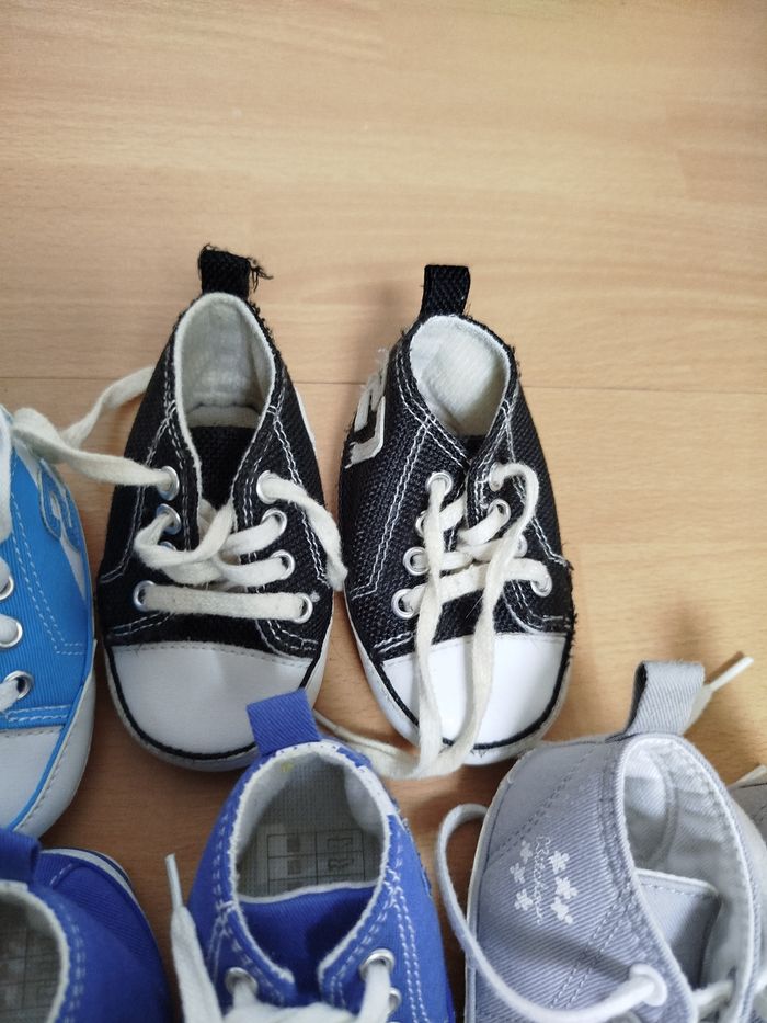 Lot de chaussures bébé taille 6 -9 mois - photo numéro 5