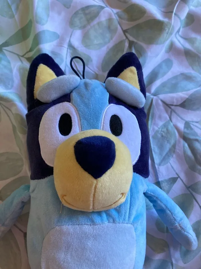 Peluche bluey officiel avec poche de rangement - photo numéro 2