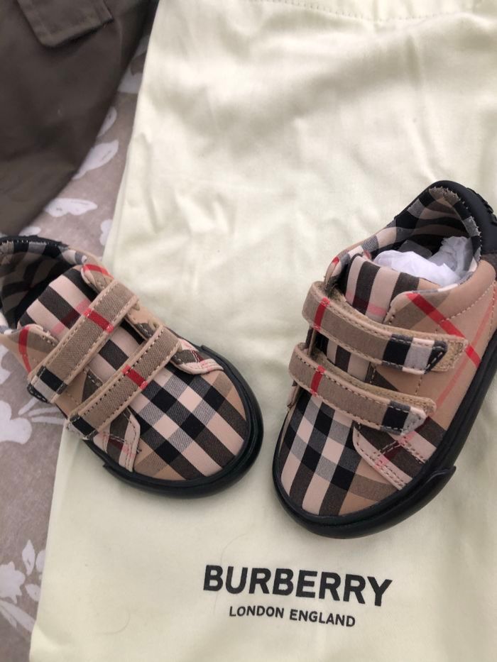 Basket burberry taille 19