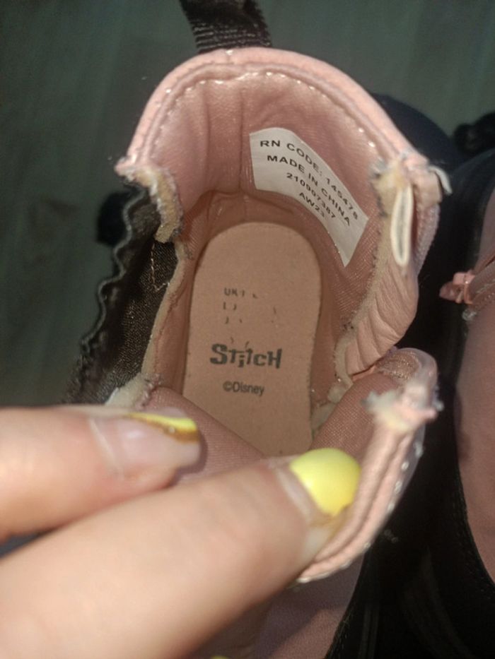 Magnifique paire de bottines stitch - photo numéro 13