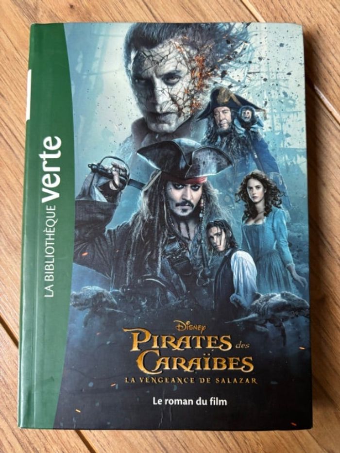 Livre Pirates des Caraïbes