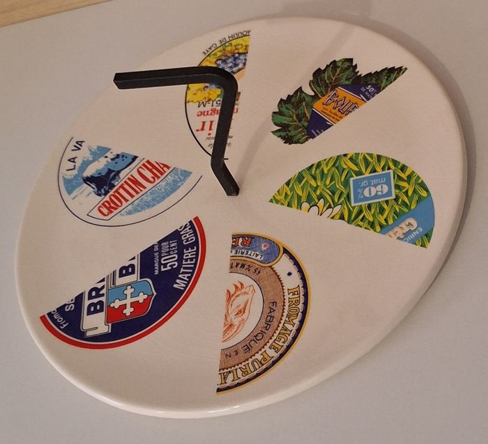 Superbe plateau à fromage vintage en faïence et fer forgé - photo numéro 2