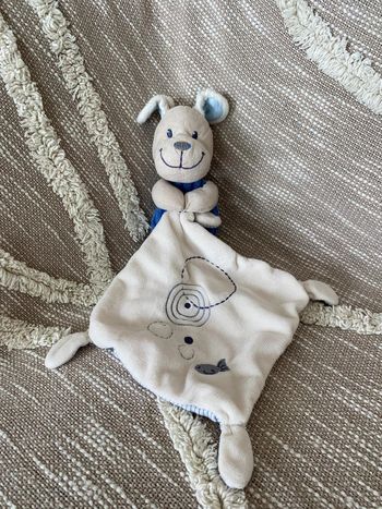 Peluche doudou mouchoir 15cm pommette chien gris et bleu côtelée et rayé très bon état