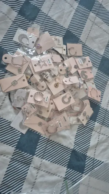 Lot de 95 bijoux bohm et ikita