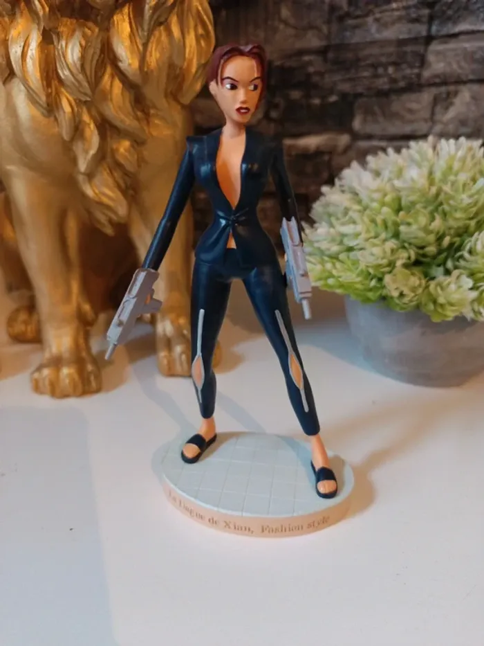 Figurine tomb raider