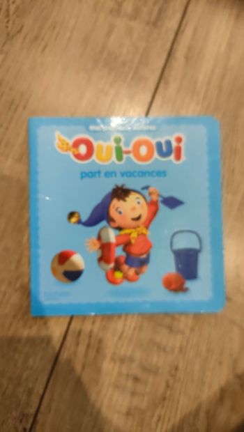 Livre oui oui part en Vacances