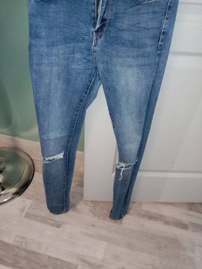 Jeans déchiré - photo numéro 2