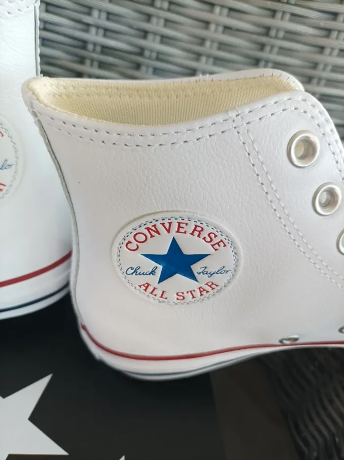 Magnifiques Converses blanches T40 aspect cuir neuves - photo numéro 6
