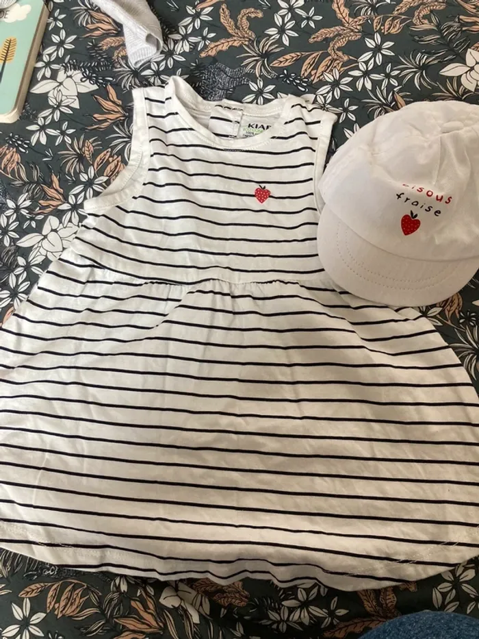 Robe - et casquette 6 mois