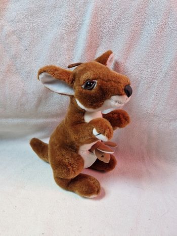 Jolie peluche kangourou et son bébé sandy