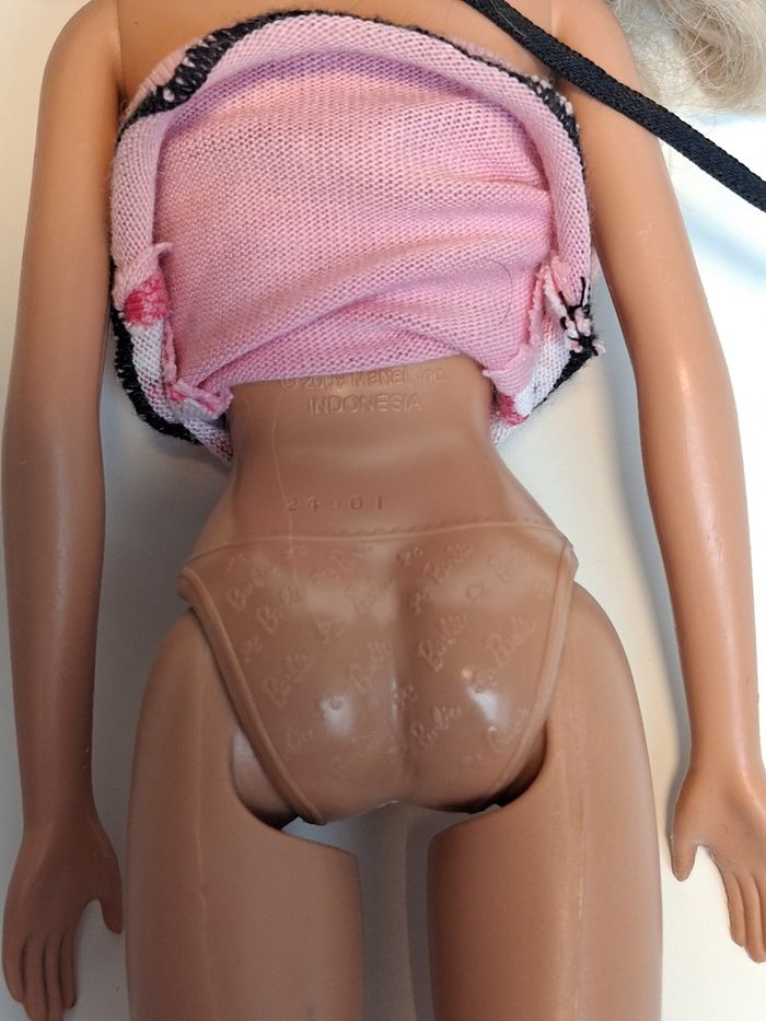Poupée mattel Barbie blonde robe rose imprimé barbie
Poupée et ensemble compris - photo numéro 6
