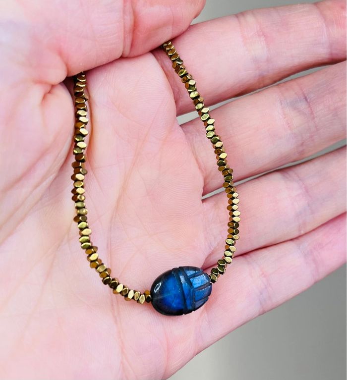 Collier amulette scarabée Labradorite et micro hématites - photo numéro 2