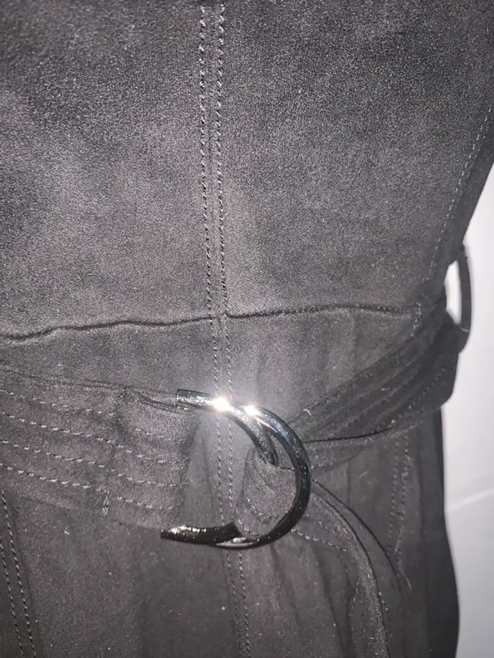 Robe noire col V Tally weijl taille M effet daim - photo numéro 4