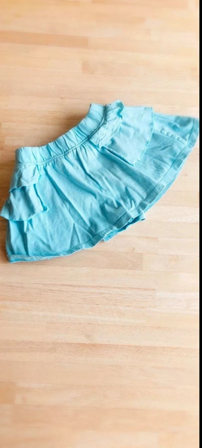Jupe avec short dessous T 3 ans