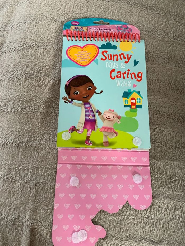 Livre Docteur la Peluche 30 pages autocollants Disney Neuf - photo numéro 2