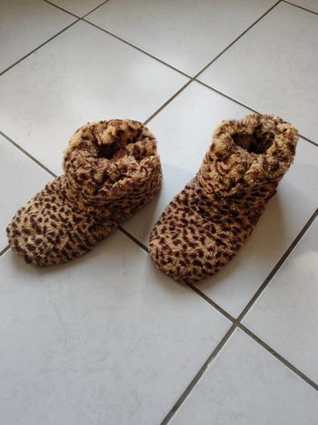 Chaussons Chauffants léopard taille 39 senteur lavande Habibi Plush
