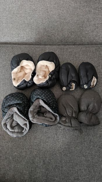 Lot de chaussons et moufles