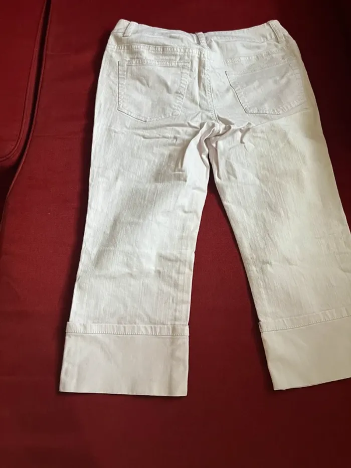 Pantacourt en jean blanc avec strass - photo numéro 5