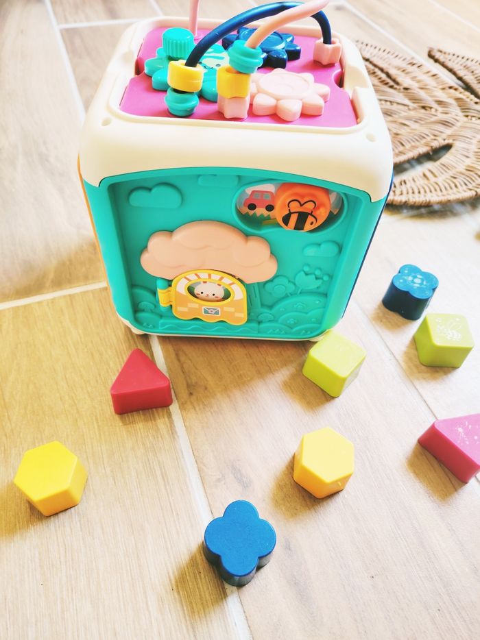🎶 Cube busy board sonore multi activités 7 en 1 en plastique - photo numéro 5