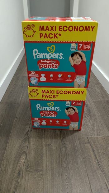 Lot de 2 cartons Pampers pants taille 7