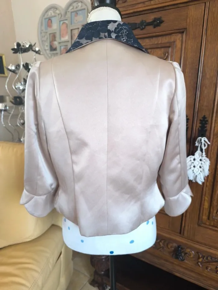 Superbe veste satin et dentelle - photo numéro 7