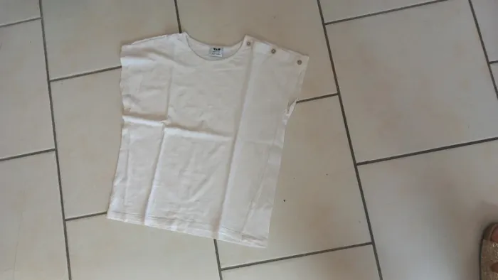 Tee shirt tape à l'œil beige 8 ans tbe