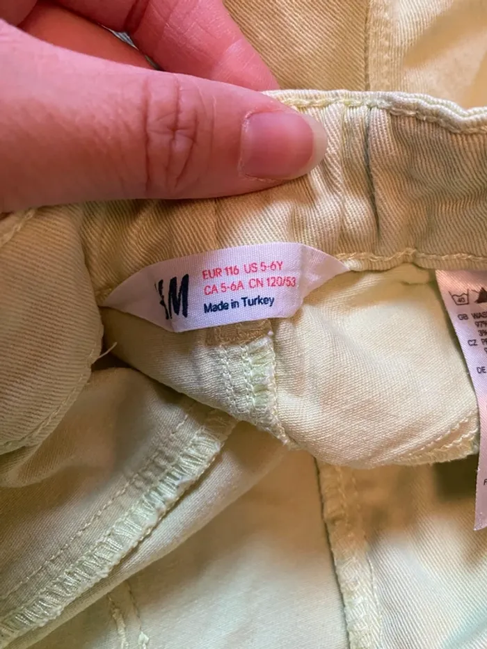 Short H&M Taille 116 - 5-6 ans - photo numéro 3