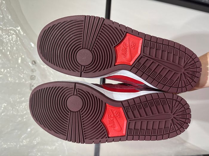 Nike SB Dunk Low Cherry - photo numéro 7