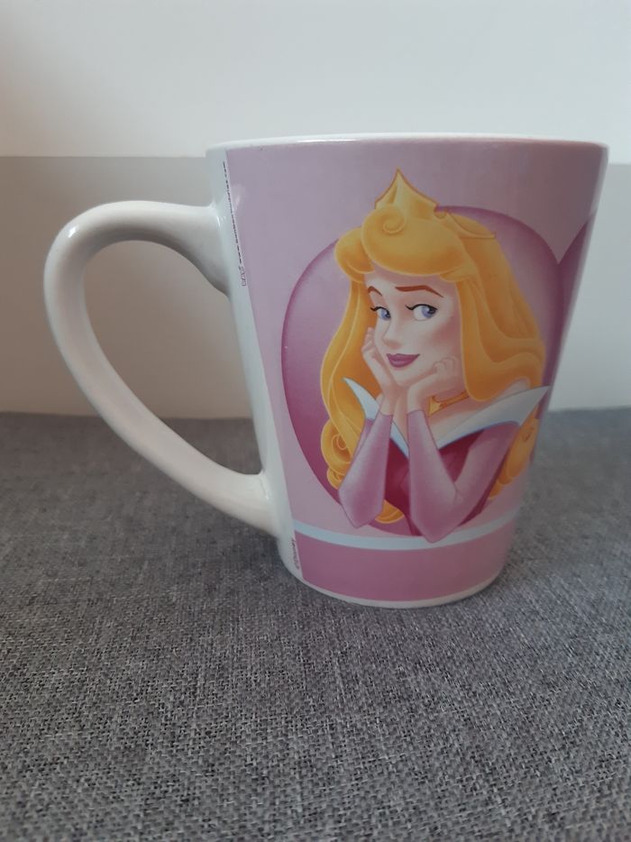 Tasse / mug Disney Princesses : Aurore, Belle et Cendrillon
