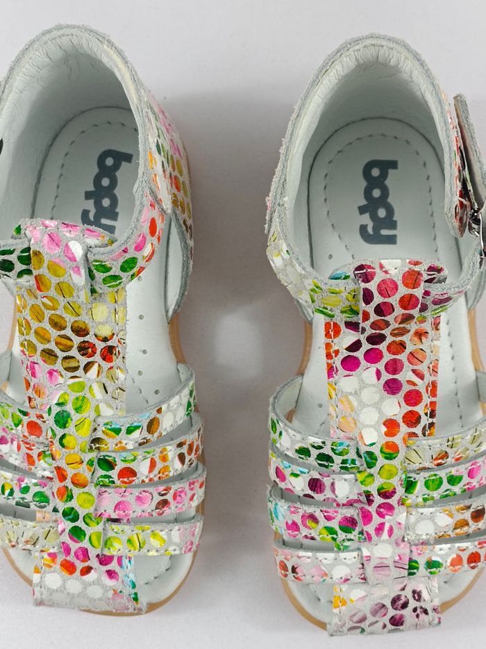 Sandale fille taille 22 de marque bopy
Matière cuir avec voûte plantaire
Fermeture par boucle - photo numéro 5