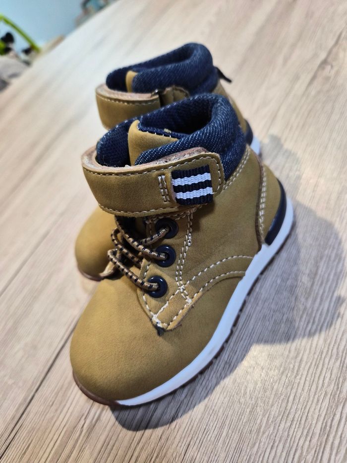 Chaussures montantes camel, Freemouss, pointure 20.