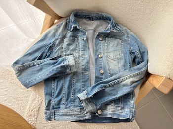 Veste en jean effet usé et délavé Zara taille xs  Très bon état