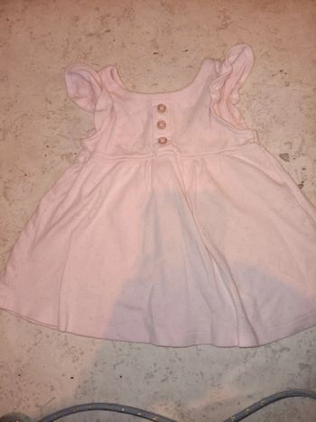 Robe très légère 1 mois kiabi pas de vinted go