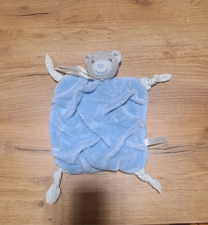 Doudou plat Ours plume bleu Kaloo 4 noeuds