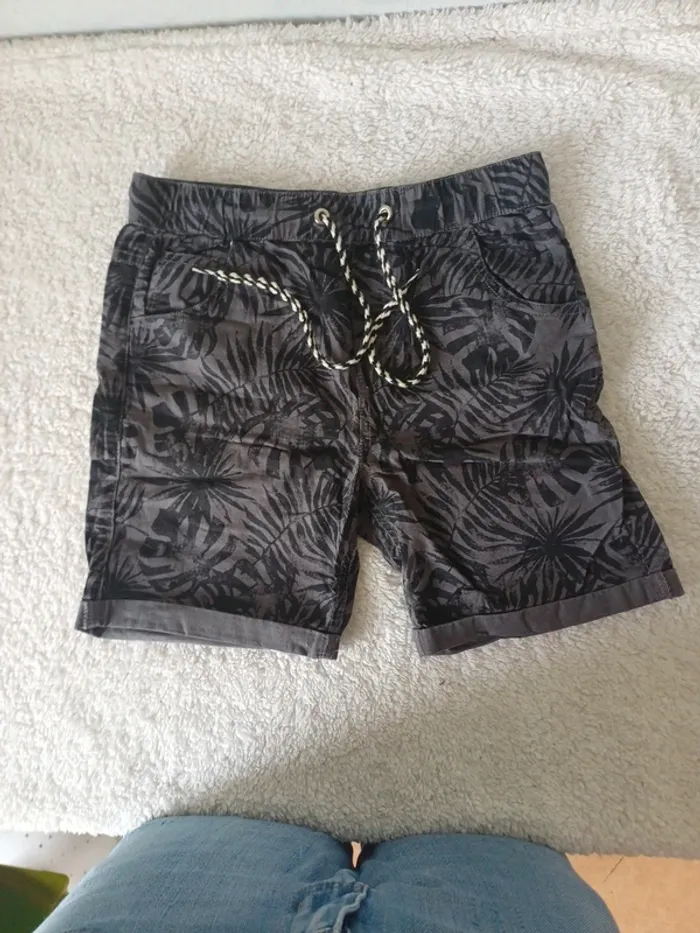 Short imprimé feuilles