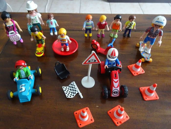6 petites boites de Playmobil Loisirs