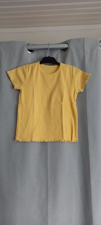 T-shirt rayé jaune et blanc 8 ans
